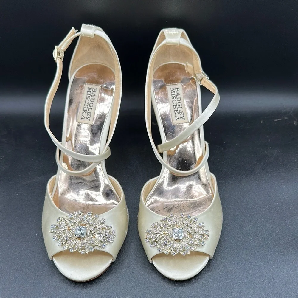 Badgley Mischka Women's Abigail Crisscross Wedge Sandals size 8